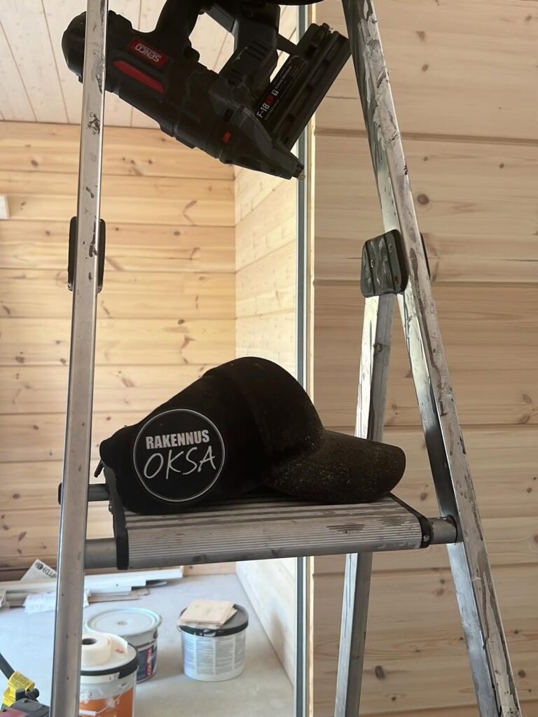 Rakennus Oksan lippalakki
